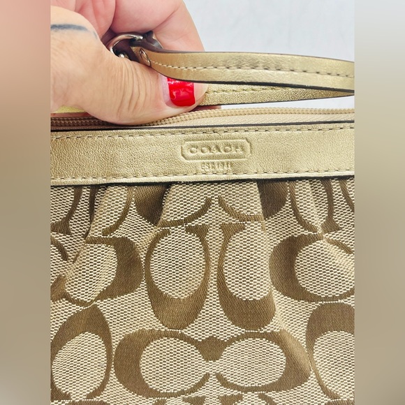 COACH SIGNATURE COLLECTION JACQUARD WRISTLET WITH LOGO CHARM  IN KHALI & BRONZE - Picture 6 of 15